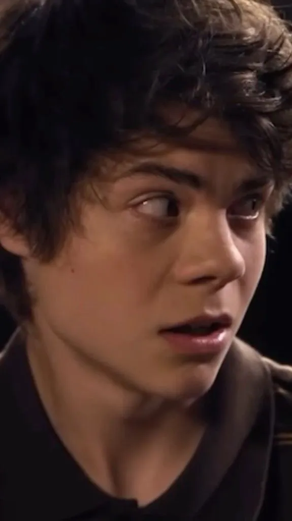 ai character: Benny Weir background