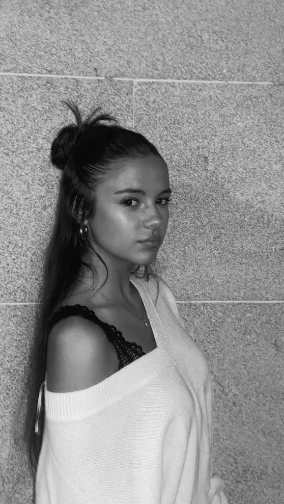 ai character: ٭Isaa٭ background