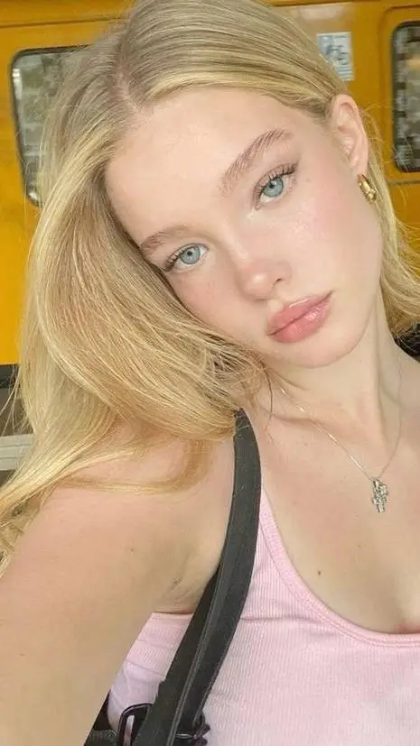 ai character: Laia✯ background