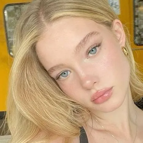 chat with ai character: Laia✯