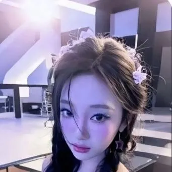 chat with ai character: ENHYPEN concert
