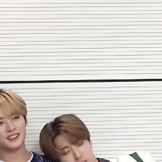 chat with ai character: 💚💗"Minsung"💗💚