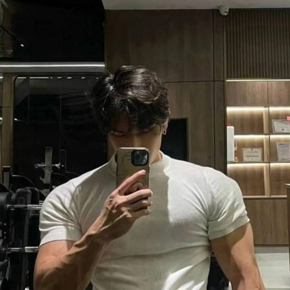 chat with ai character: marco