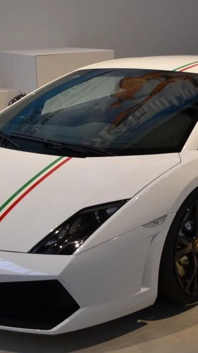 ai character: Lambo Gallardo background