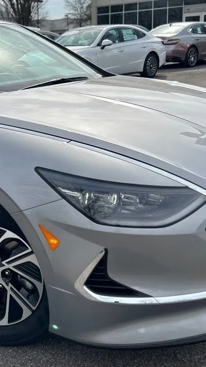 ai character: Hyundai Sonata background