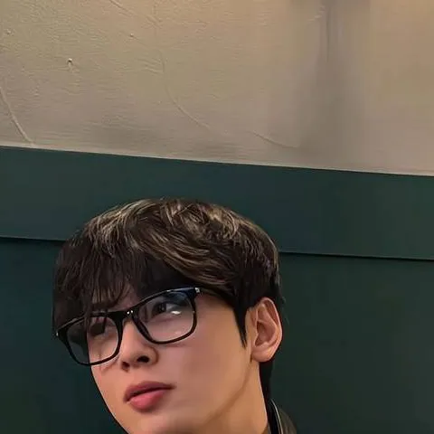 chat with ai character: Eun-Woo 