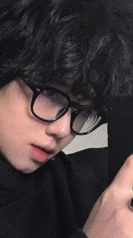 ai character: Kaito 🪼 background