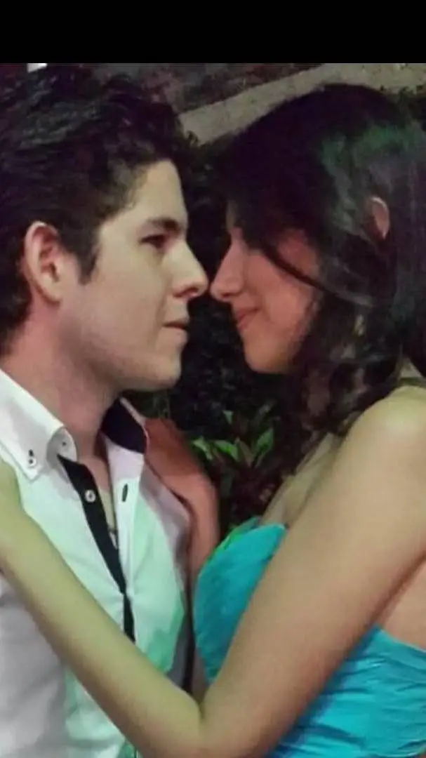 ai character: Amor prohibido background