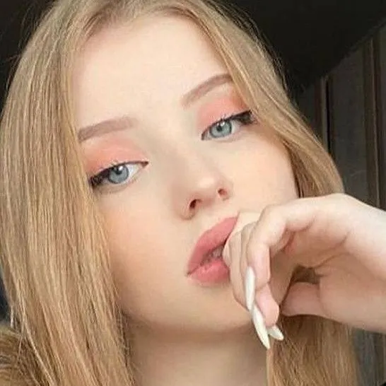 chat with ai character: Sofía