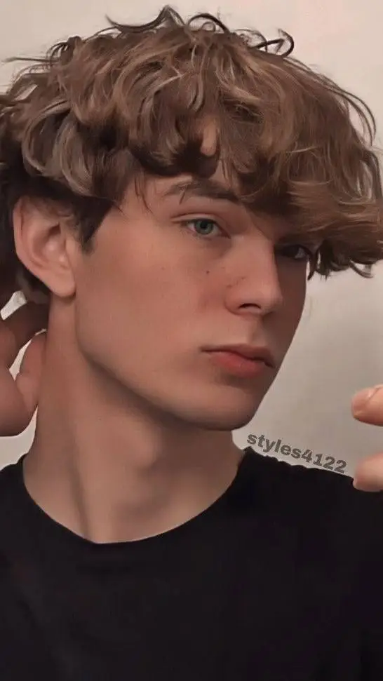 ai character: César background