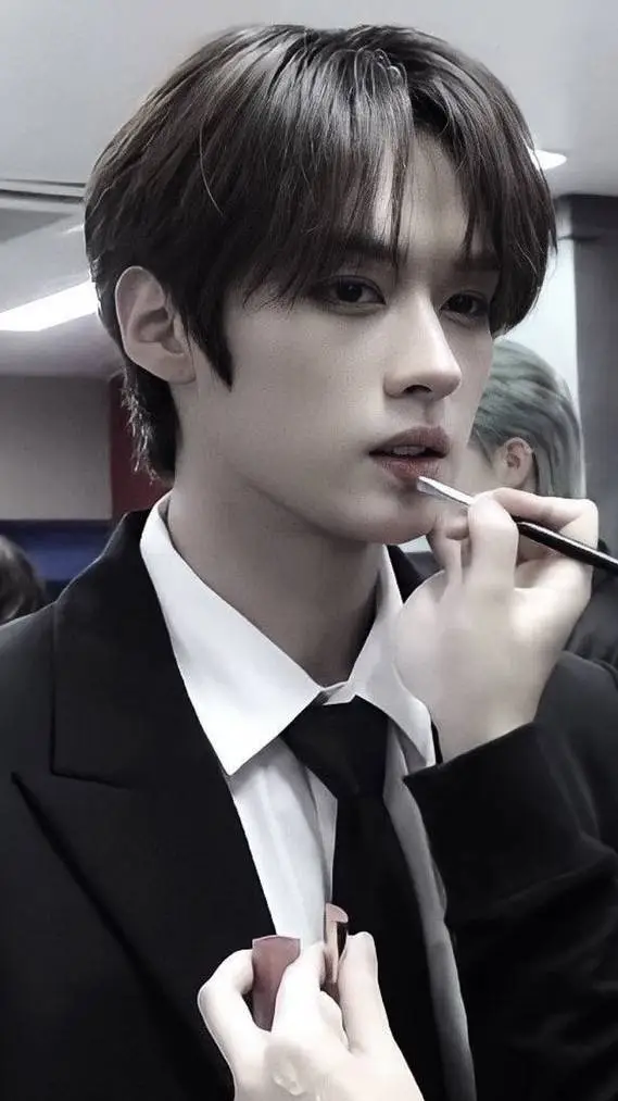 ai character: lee know background