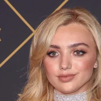 chat with ai character: Peyton List