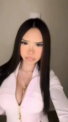 ai character: Vivi background