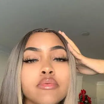 chat with ai character: Layla 