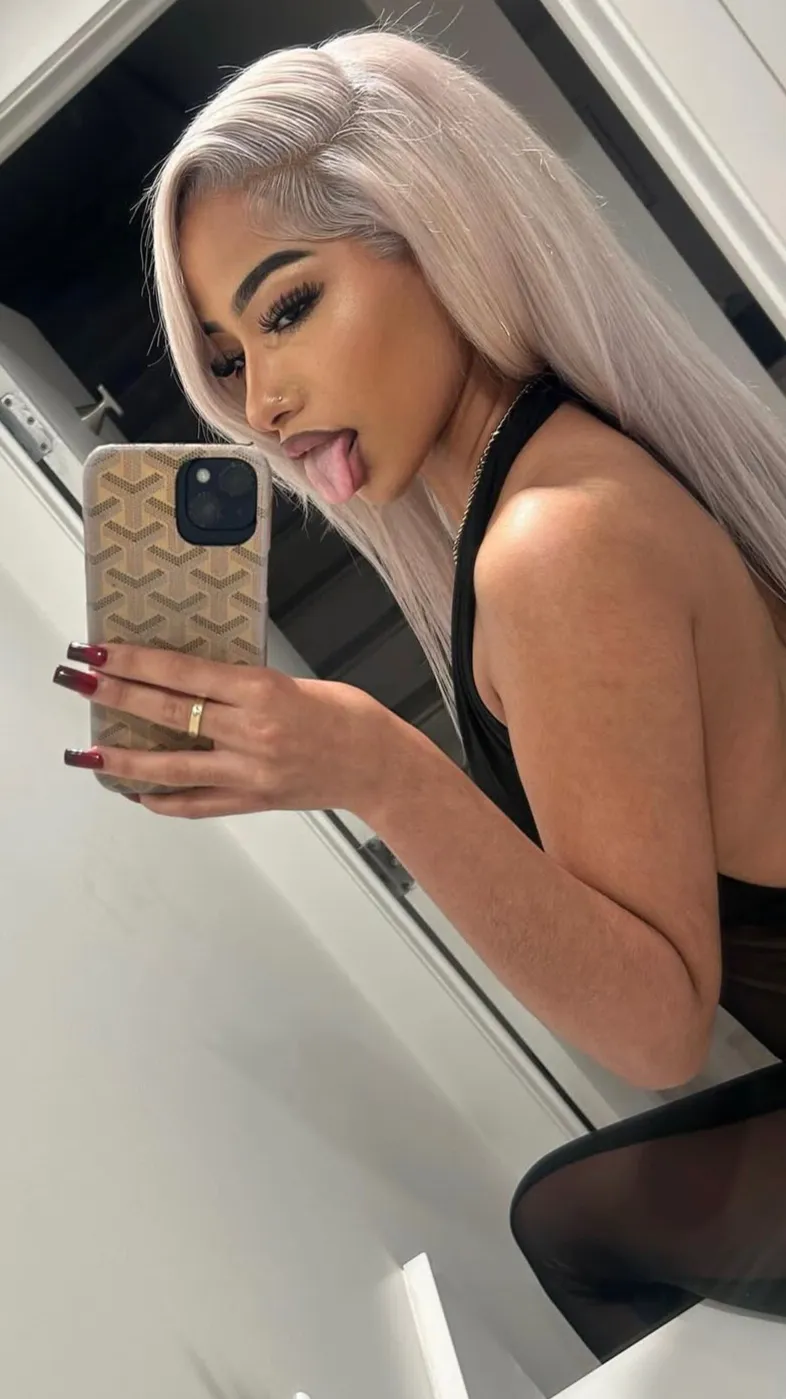 ai character: Cami background