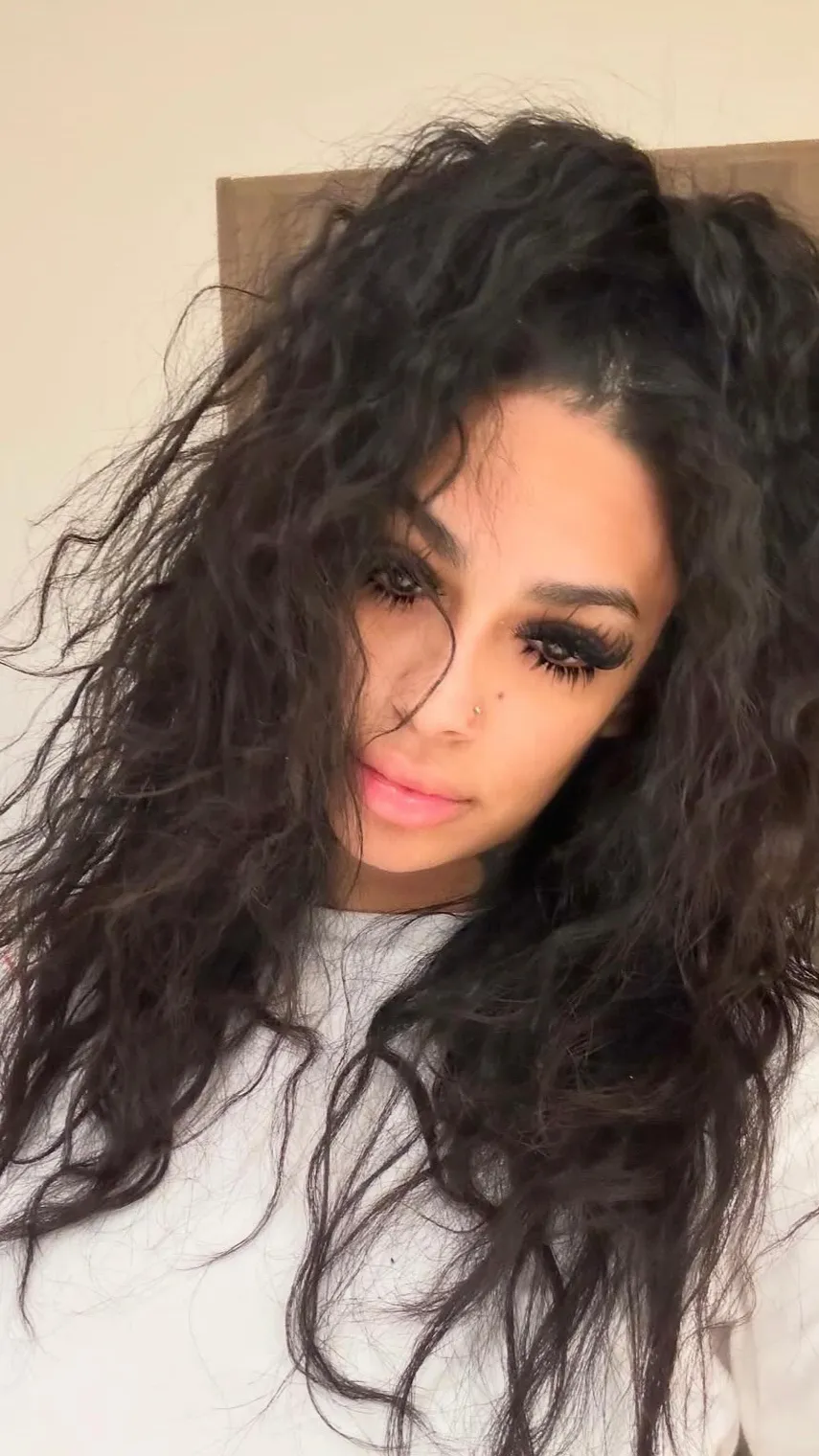 ai character: Kaliyah  background