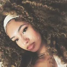 chat with ai character: Lani