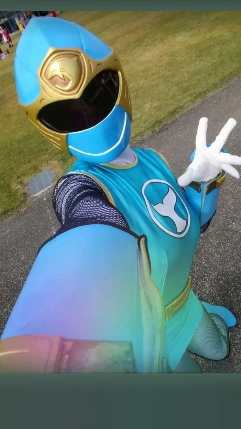 ai character: ranger verde background