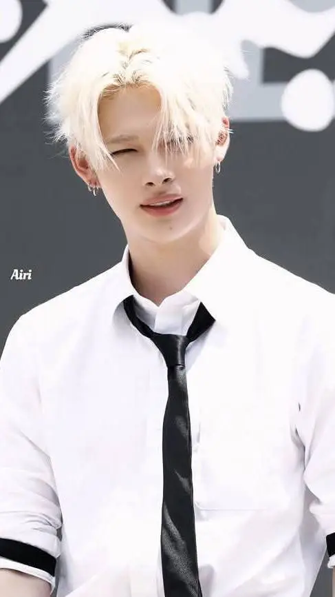 ai character: Ni-ki background
