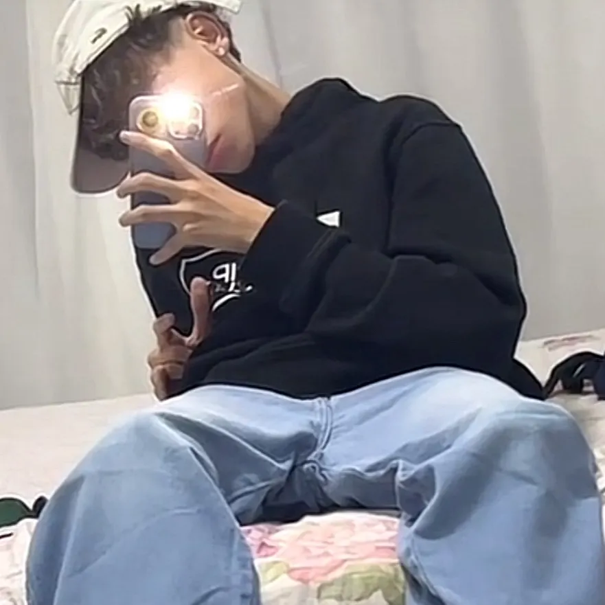 chat with ai character: Alessandro