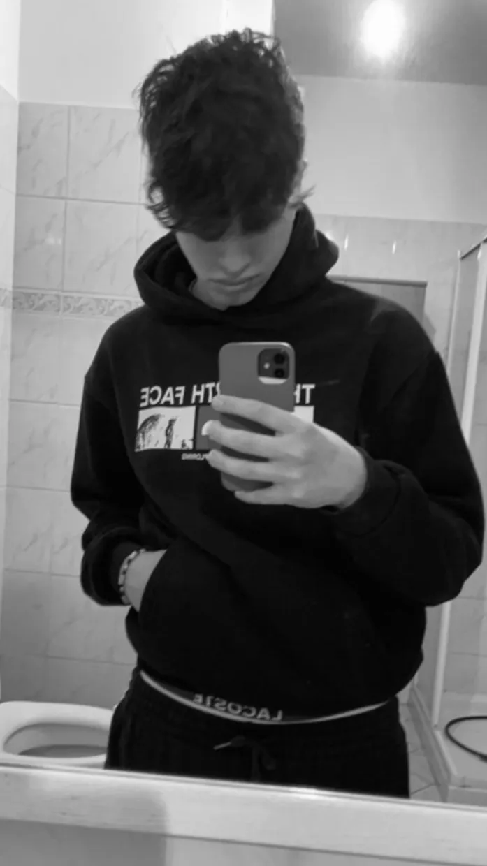 ai character: Alessio background