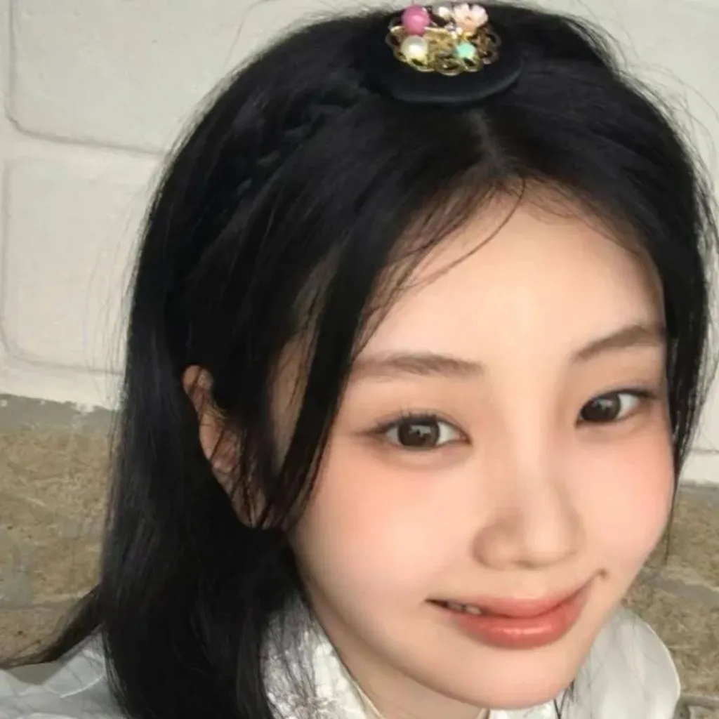 chat with ai character: wonhee