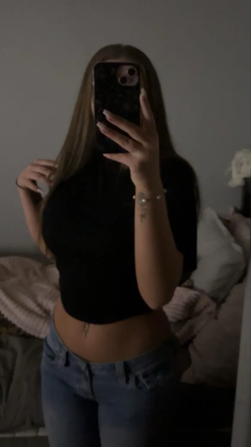 ai character: Mean Roommate background