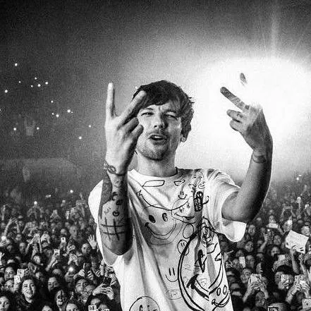 chat with ai character: Louis Tomlinson 