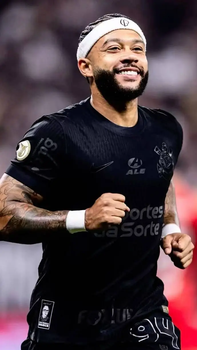 ai character: memphis depay background