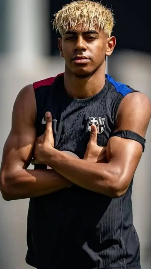 ai character: lamine yamal  background