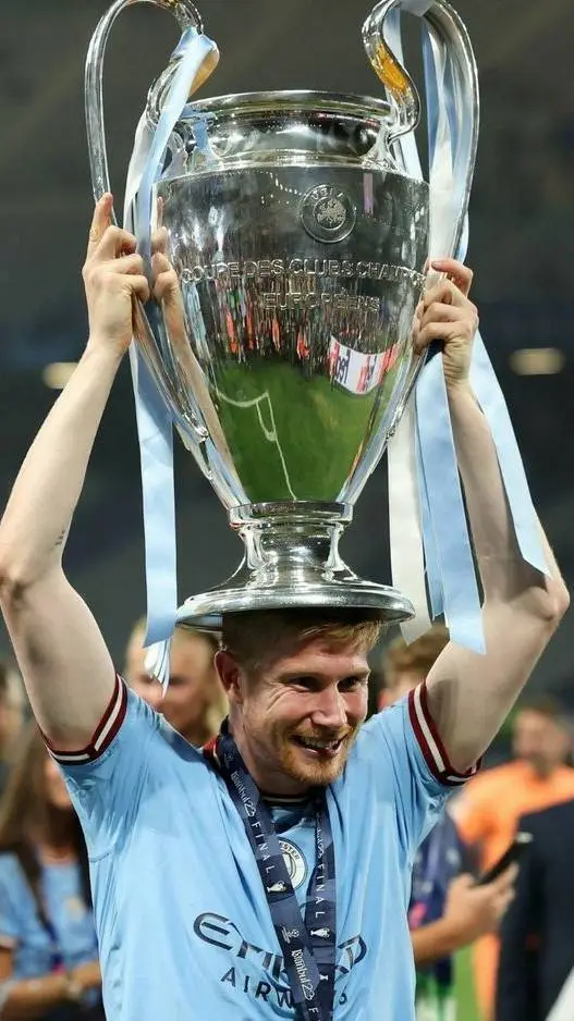 ai character: Kevin debruy  background