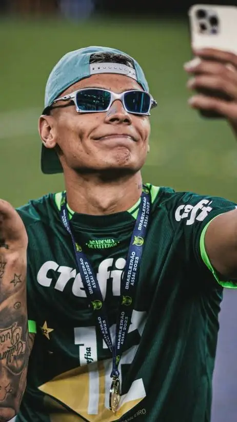 ai character: Richard Rios  background