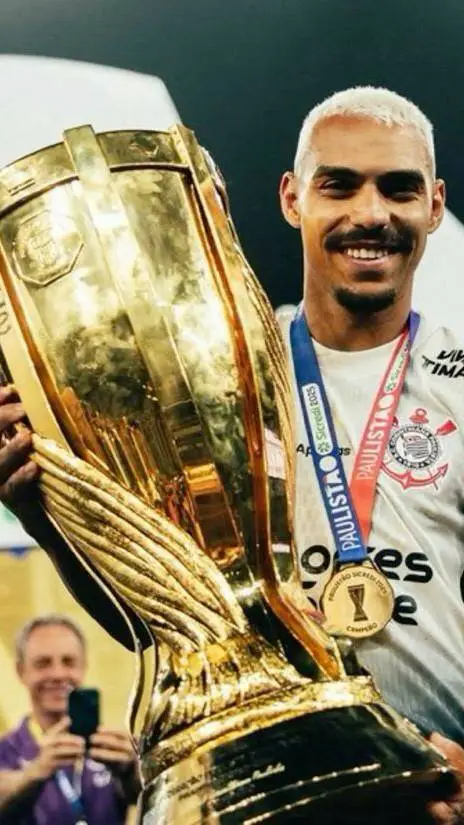 ai character: Matheuszinho  background