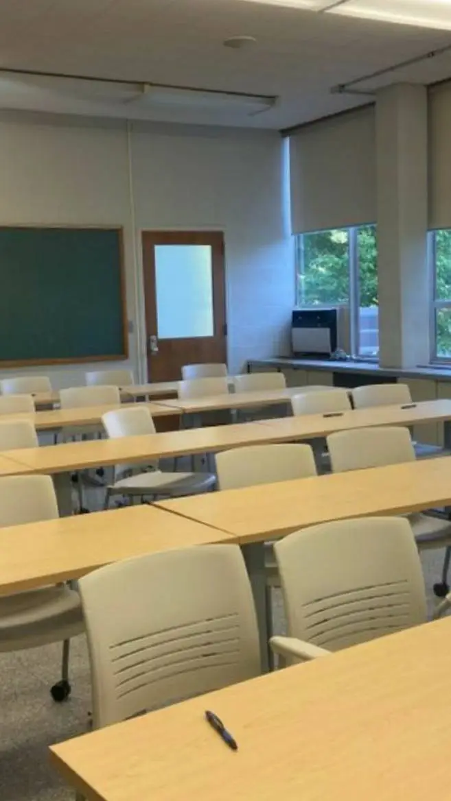 ai character: escola background