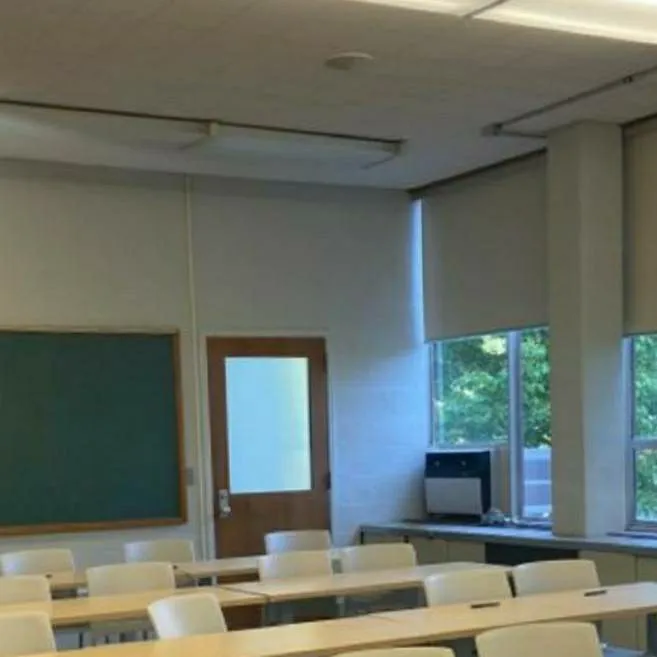 chat with ai character: escola