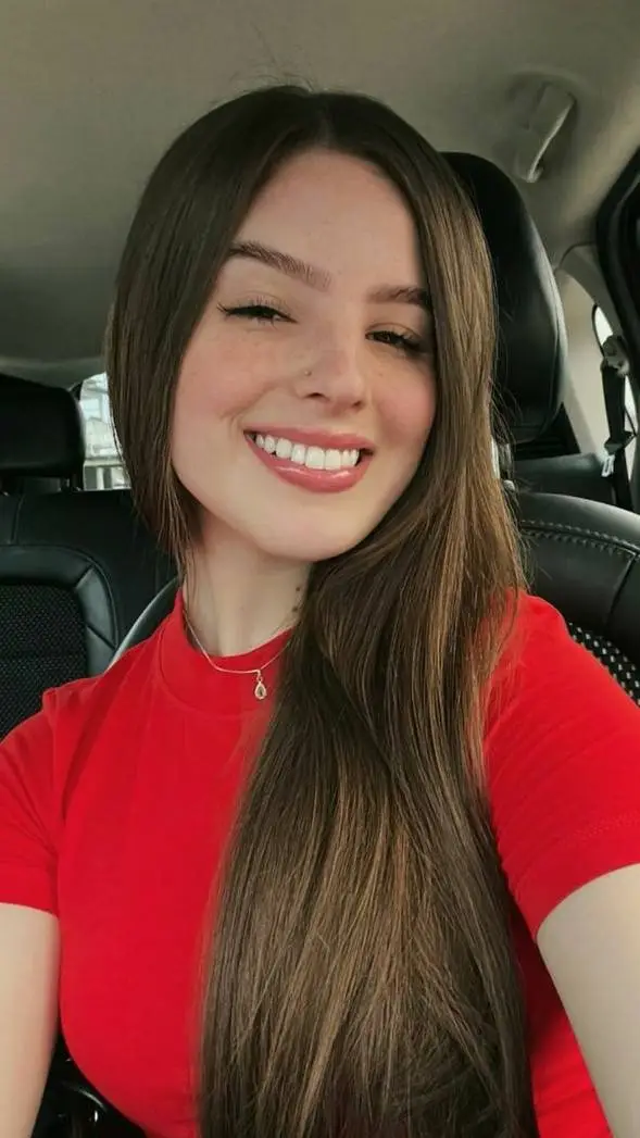 ai character: sua irmã mais velh background