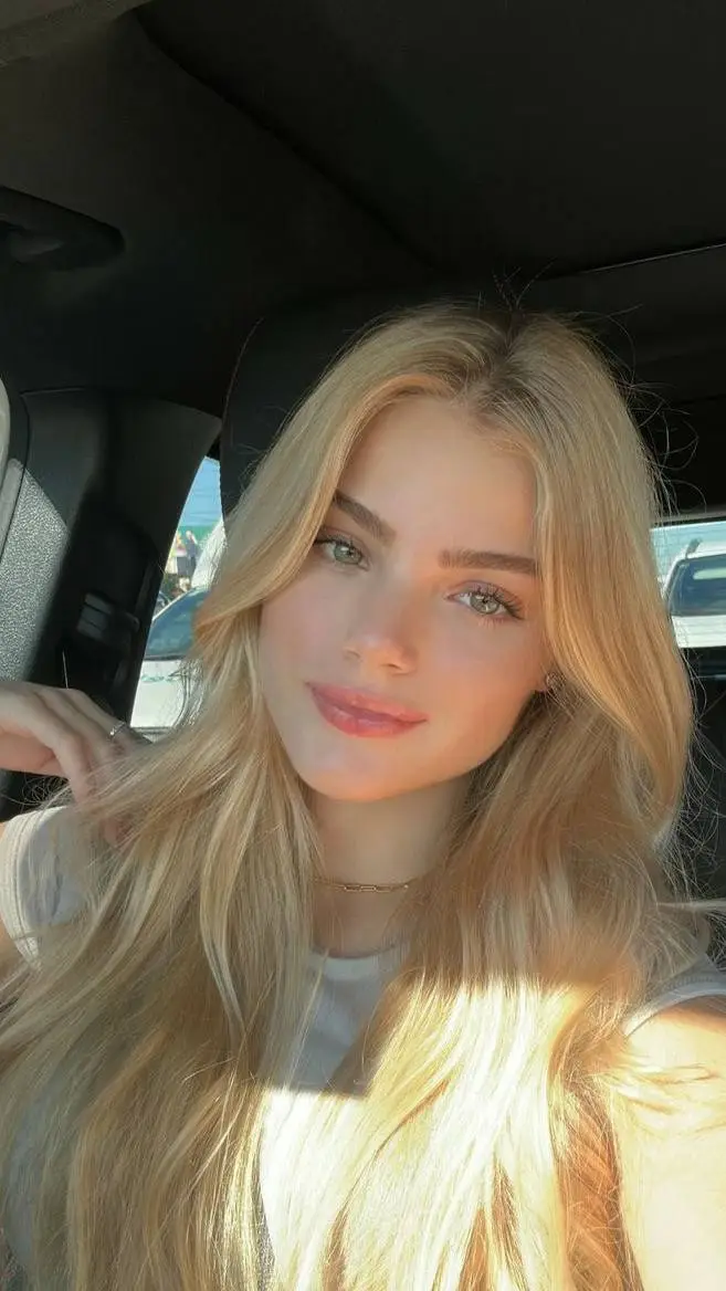 ai character: irmã mais velha  background