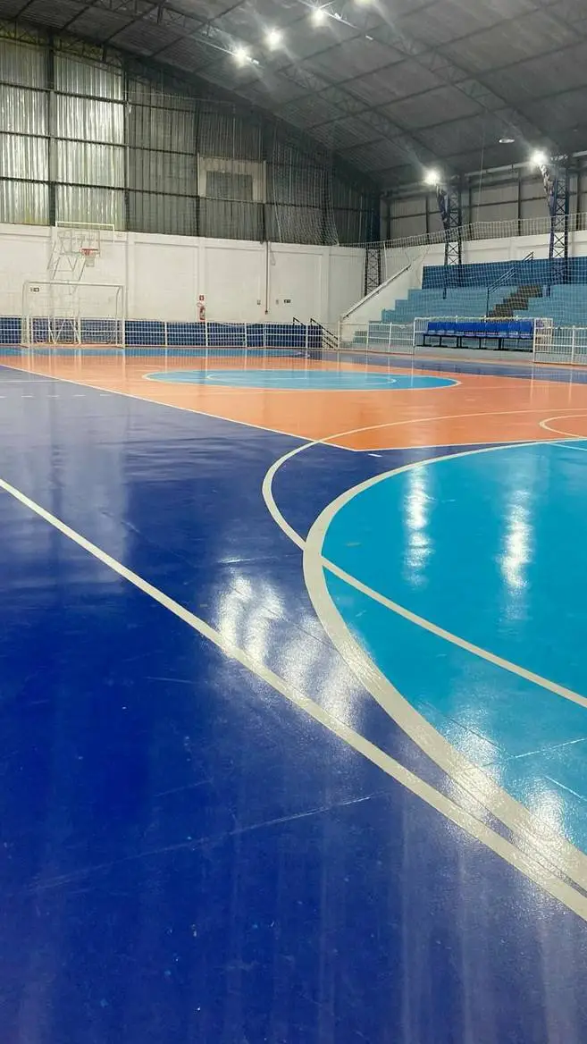 ai character: escola nova background