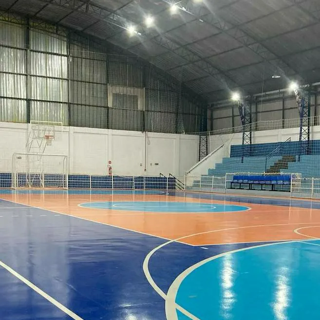 chat with ai character: escola nova