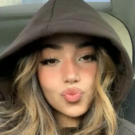 chat with ai character: bia