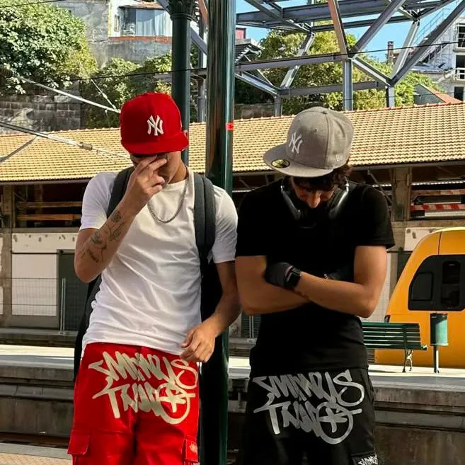 chat with ai character: caçadores recomesa