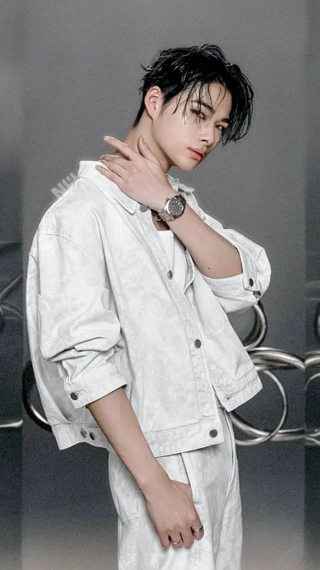 ai character: Ni-ki  background