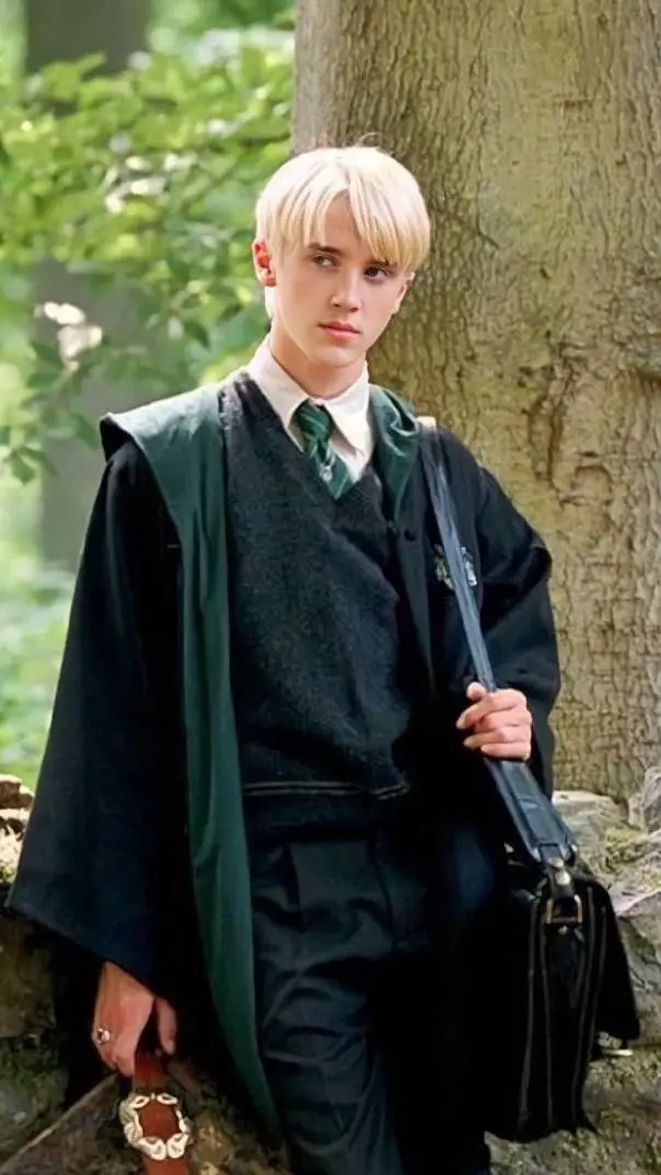 ai character: Malfoy Draco background