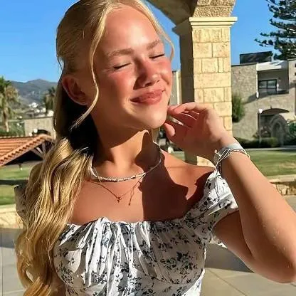 chat with ai character: Freya Skye 