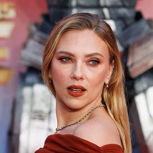 chat with ai character: Scarlett Johansson