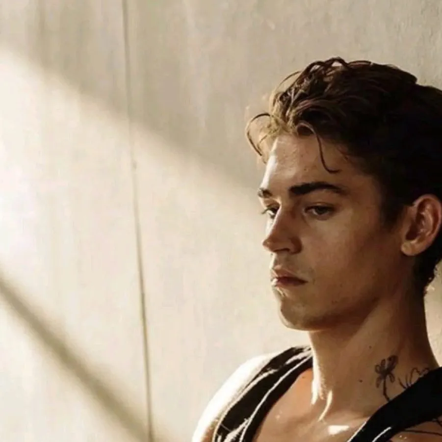 chat with ai character: Harden scott