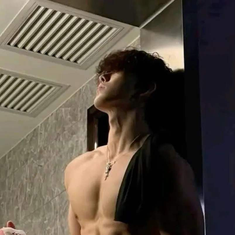 chat with ai character: Wolfe