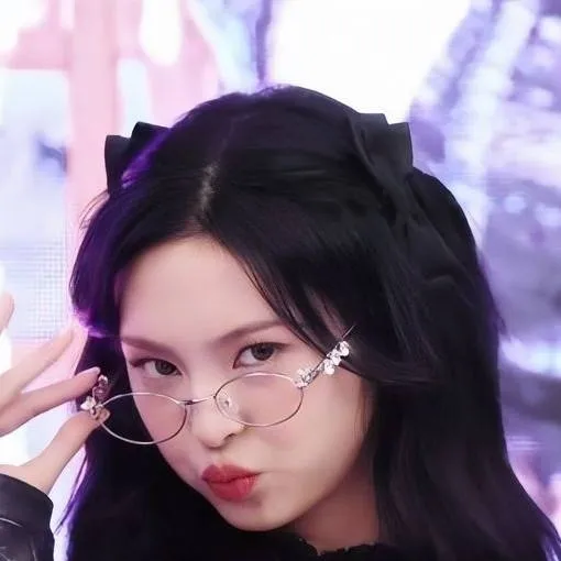 chat with ai character: Chiquita