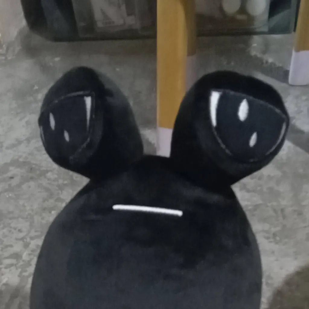 chat with ai character: Pou Marinela