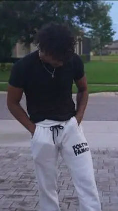 ai character: Foltyn  background